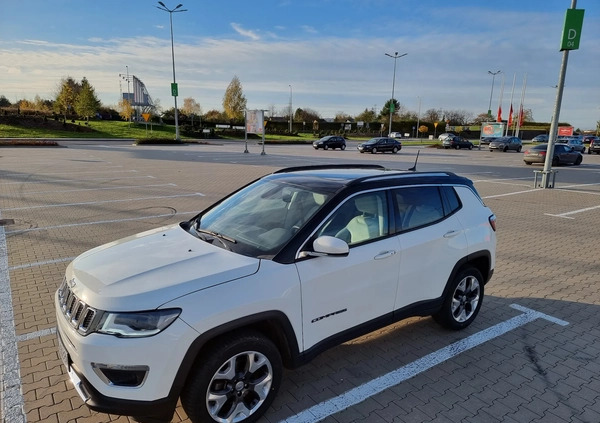 Jeep Compass cena 79900 przebieg: 110000, rok produkcji 2018 z Staszów małe 106